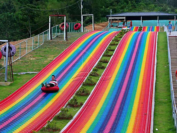 The conditions required for the installation of rainbow slides on the site